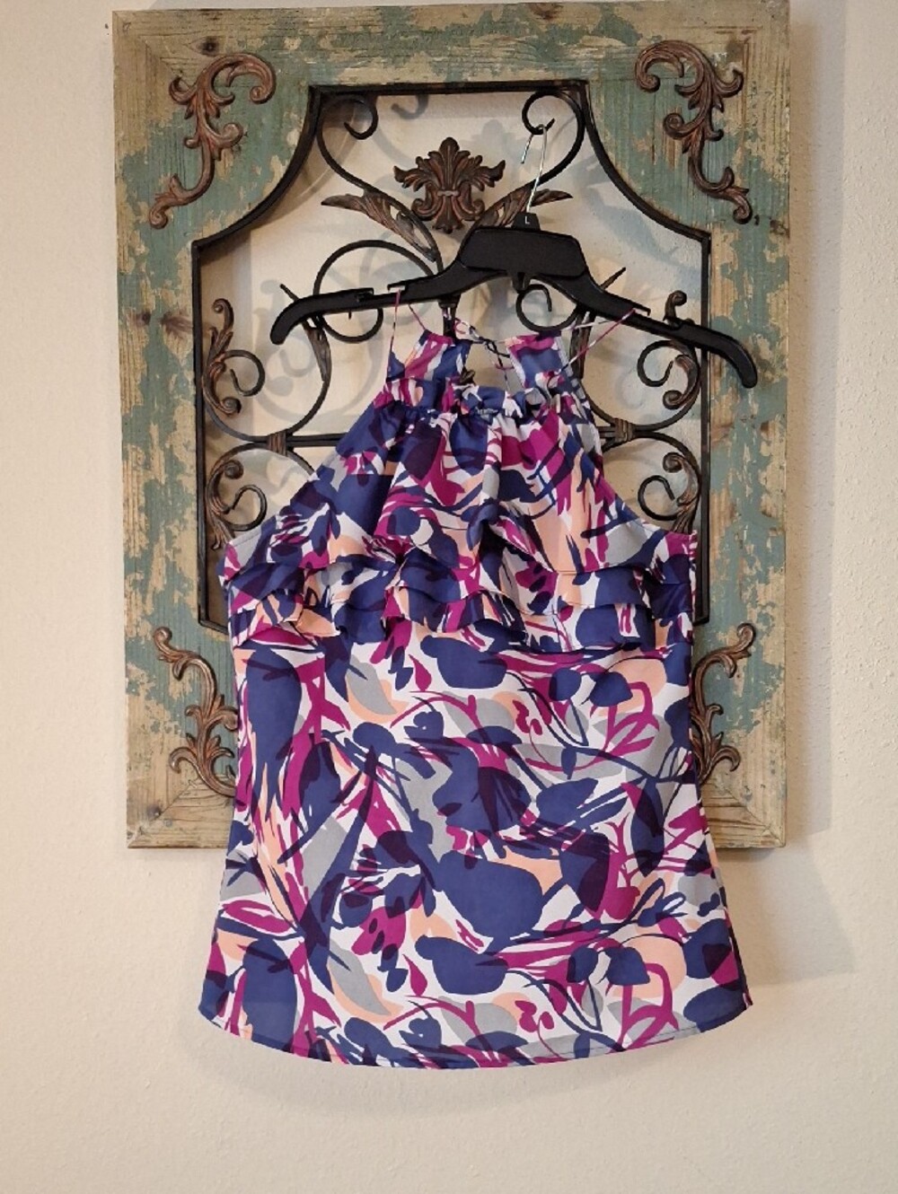 🔥🔥CLEARANCE🔥Banana Republic Purple & Pink Ruffle Halter Tank. Size Medium